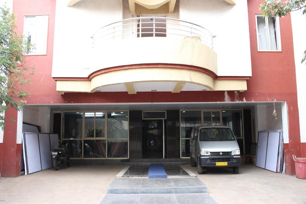 Hotel Sunny Mid-Town Mahābaleshwar Eksteriør billede