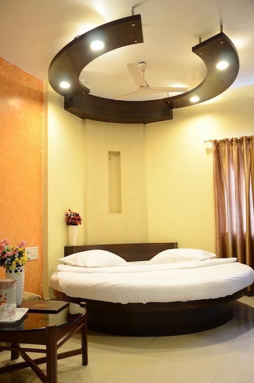 Hotel Sunny Mid-Town Mahābaleshwar Eksteriør billede